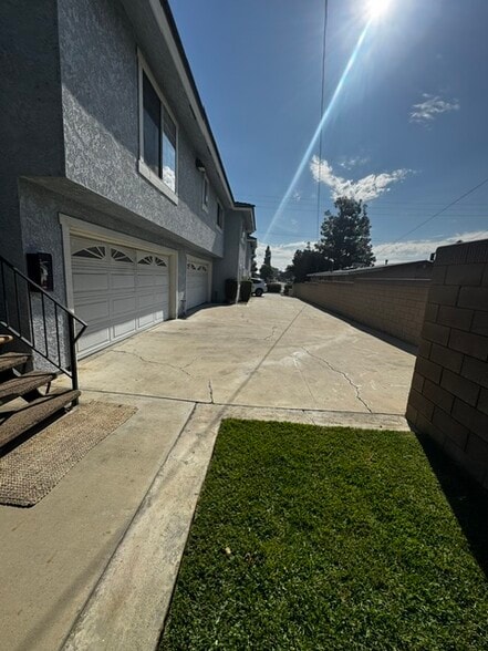 DRIVEWAY- GARAGE ACCESS - 14439 Rosecrans Ave