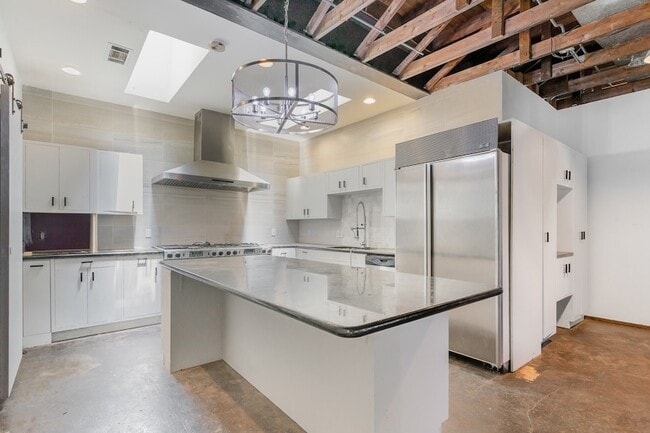 Building Photo - 2602 Kings Rd