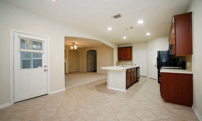 Building Photo - 11 Aquiline Oaks Pl