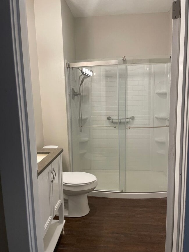 Building Photo - Make this house your home! 3 bedrooms/1 ba...