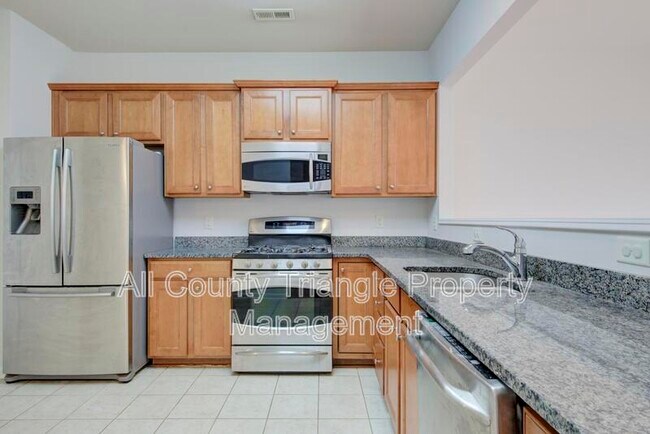 Building Photo - 408 Dyersville Dr