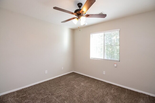 Building Photo - 1726 E Bradstock Way