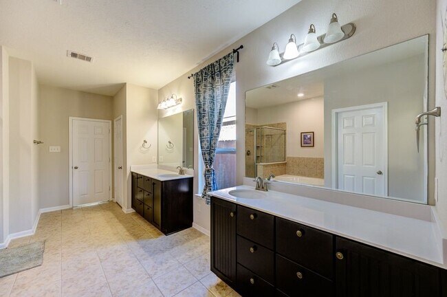 Building Photo - 5918 Rivergrove Bend Dr