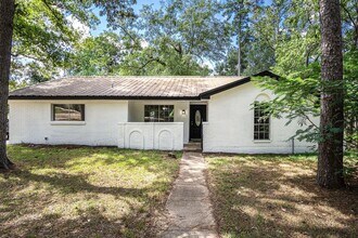 Building Photo - Updated 4 bedroom, 3 bath, single story ho...