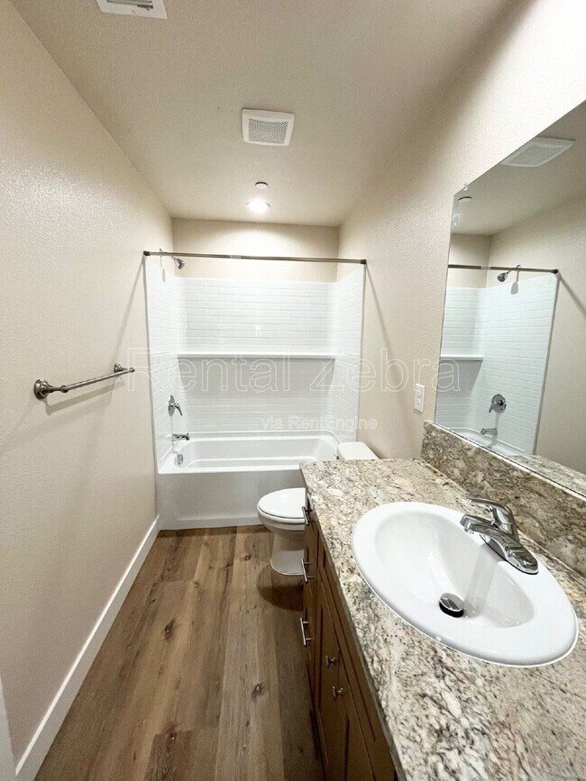 Building Photo - 1346 Playa Del Rey Dr