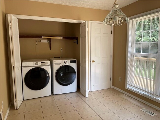Building Photo - 1397 Brookcliff Dr