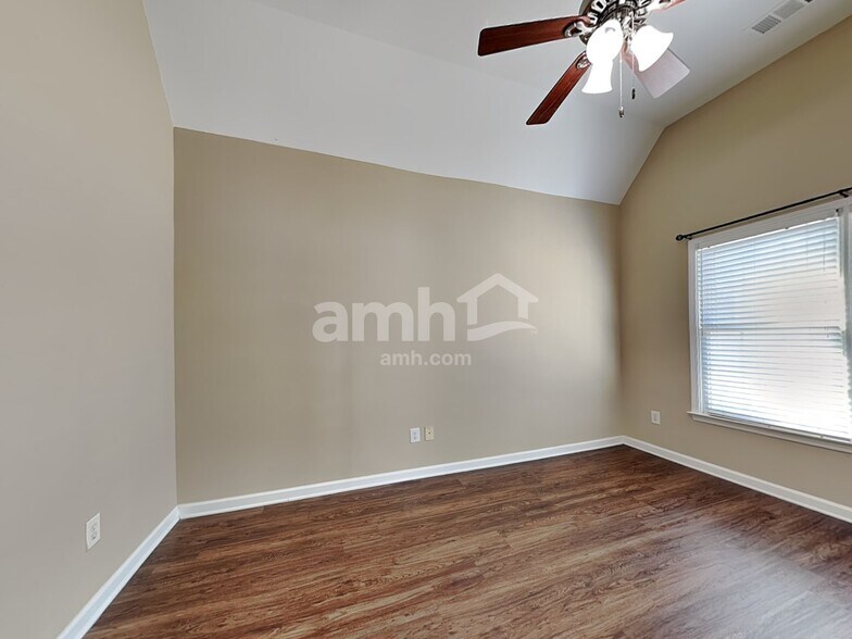 Building Photo - 423 Evans Mill Dr