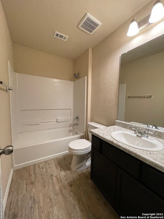 Building Photo - 6207 Golden Valley Dr