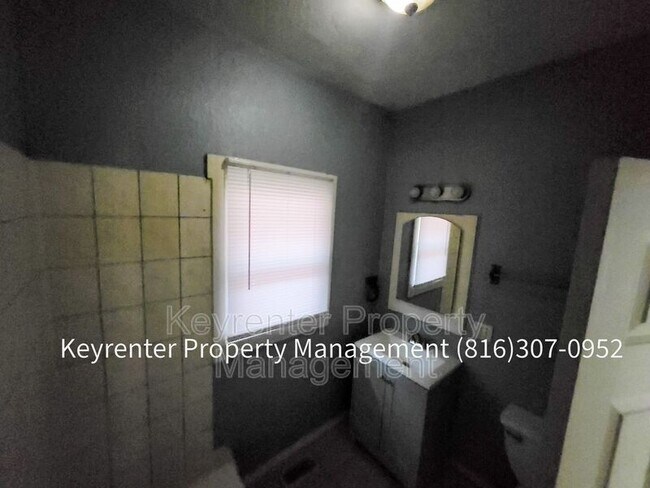 Building Photo - 1601 E 43rd St