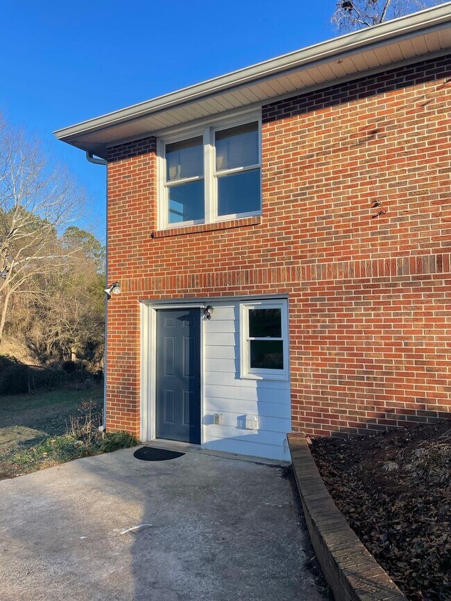 Building Photo - 165 Conrad Dr