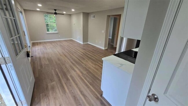 Building Photo - 3025 Mangum Dr