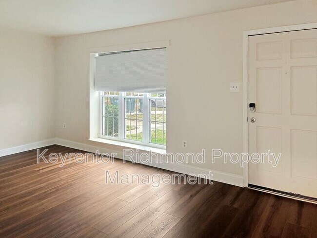 Building Photo - 735 Pleasant St