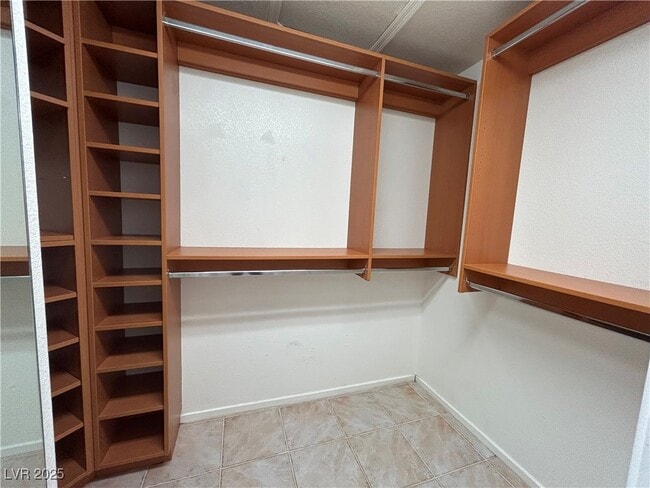 Building Photo - 9757 Derbyhill Cir