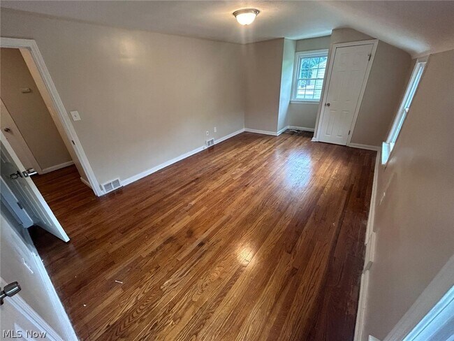 Building Photo - 20825 Farnsleigh Rd