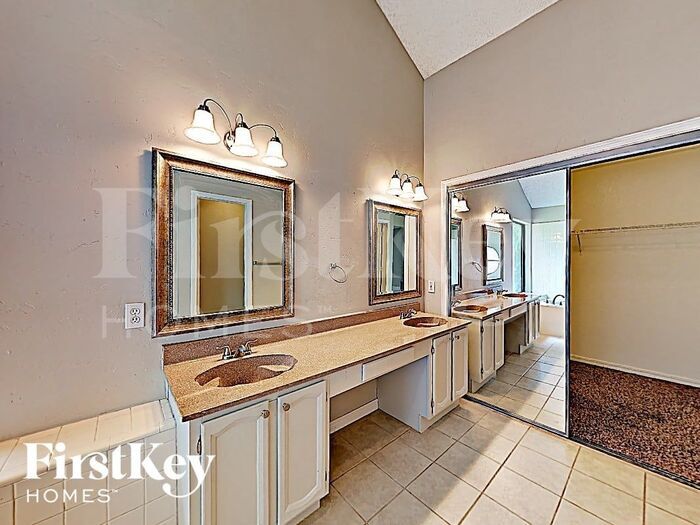 Building Photo - 6001 Ponderosa Trail Ct