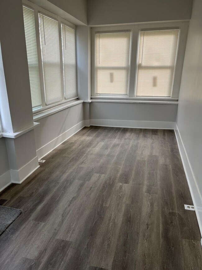 Building Photo - 11578 S Perry Ave