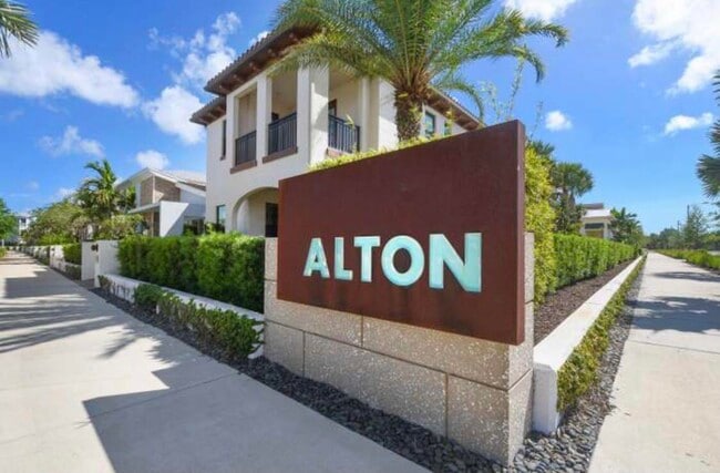 Building Photo - 7112 Edison Pl