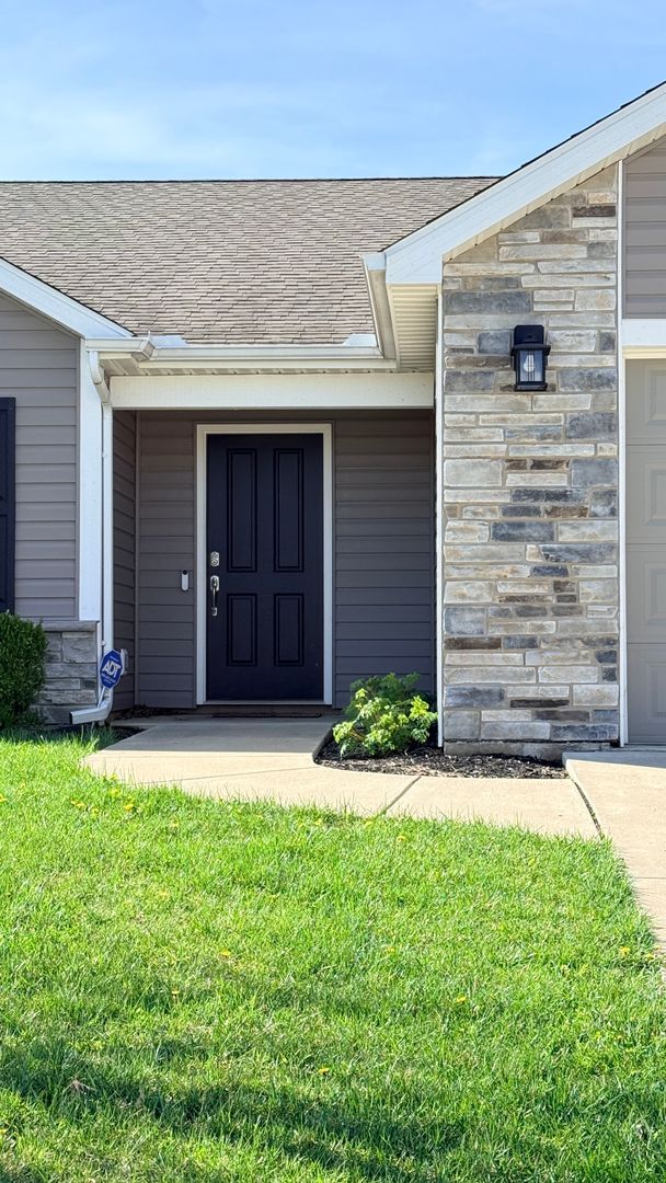Building Photo - Spacious 3 Bed 2 Bath w/office