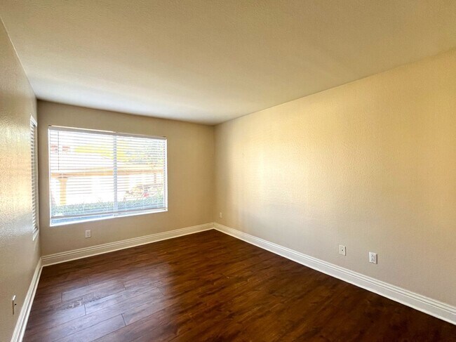 Building Photo - 2 bed, 2 bath located in Corona, CA!
