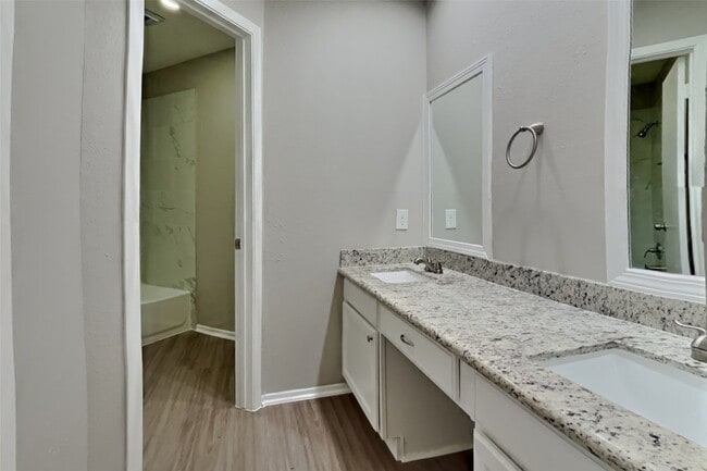 Building Photo - 21610 Crescent Heights St