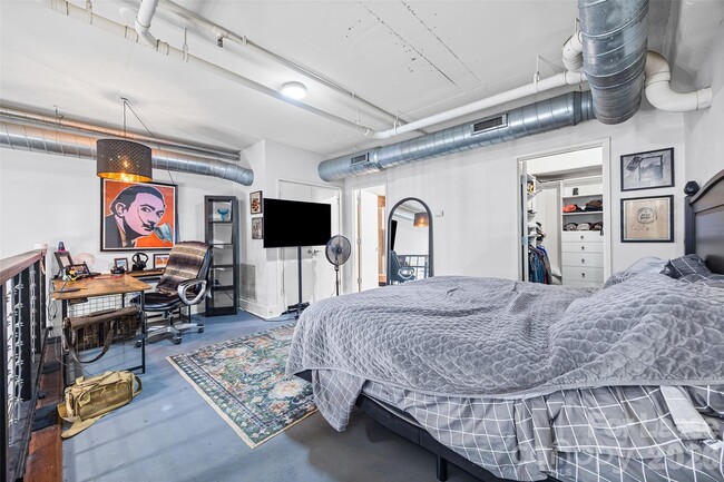 Building Photo - 715 N Graham St