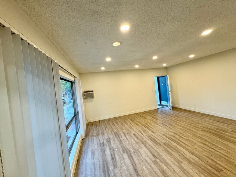 Building Photo - 3317 Keystone Av