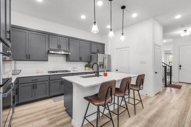 Building Photo - 7512 Jones Dr