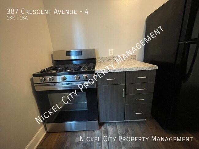 Building Photo - 387 Crescent Ave