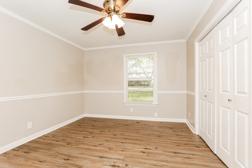 Building Photo - 2409 Racquet Club Dr