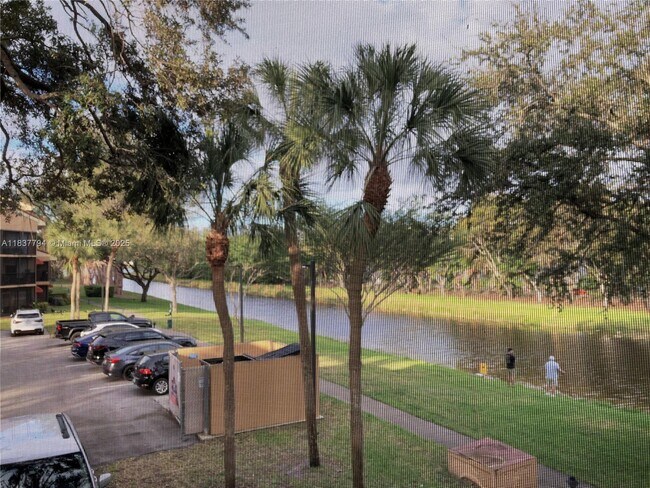 Building Photo - 15405 N Miami Lakeway