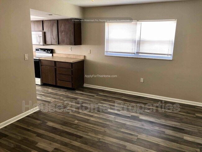 Building Photo - 1158 Brook Dr W