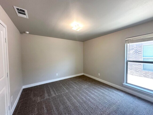 Building Photo - 6802 Stake Ave
