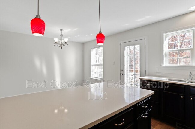 Building Photo - 43 Savage Ct