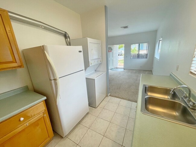 Building Photo - Unfurnished 2BR/1BA single level Ohana wit...