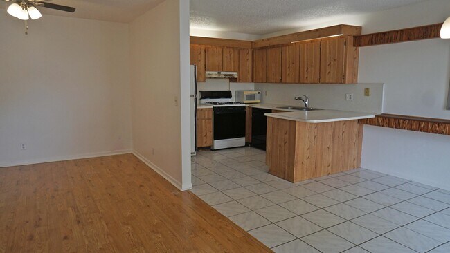 Building Photo - 1555 Fores Forest Lk