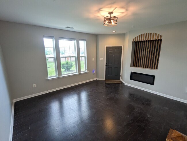 Building Photo - Two Level END UNIT condo in East of Market...