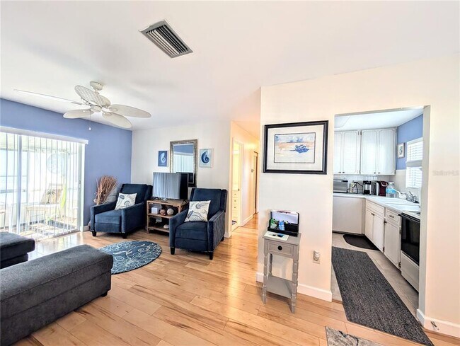Building Photo - 1841 Sunny Dr
