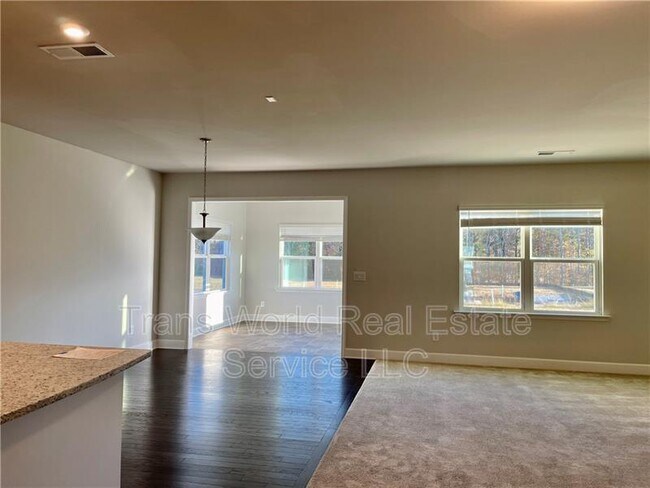 Building Photo - 5689 Wheeler Ridge Rd