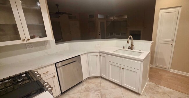 Building Photo - 12682 Springbrook Dr