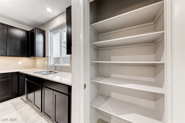 Building Photo - 7012 Pearl Hilltop Ct