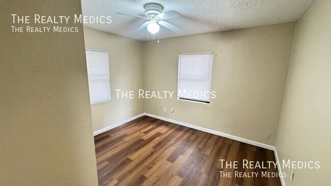 Building Photo - 1100 Santa Anita St