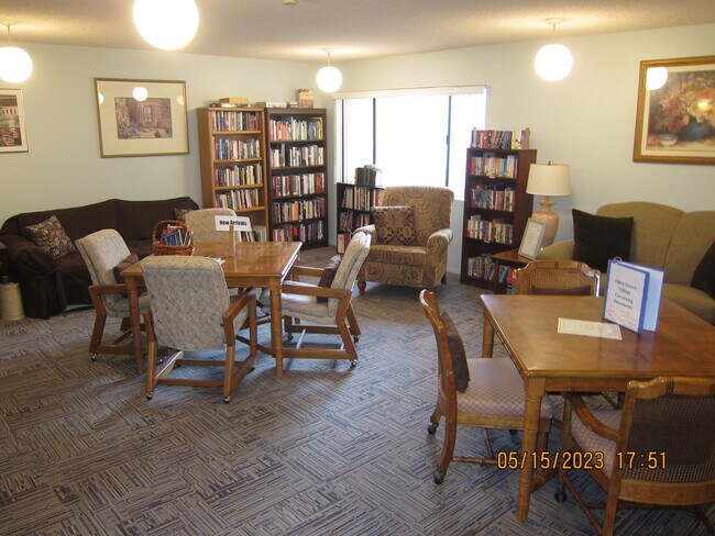 Building Photo - 3033 E Devonshire Ave