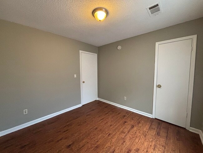 Building Photo - 4450 Arnold Cove