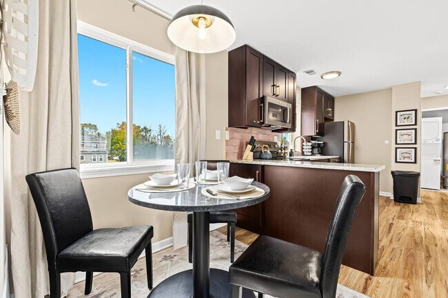 Building Photo - 18340 Mesle St