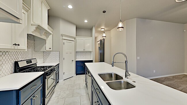 Building Photo - 4 Bedroom 2 Bathroom 2 Car Garage Home with Storm Shelter in East Edmond