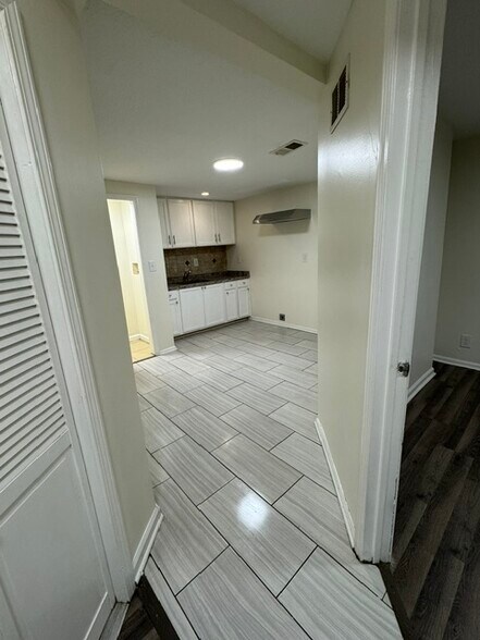 Building Photo - 1739 Dumesnil St