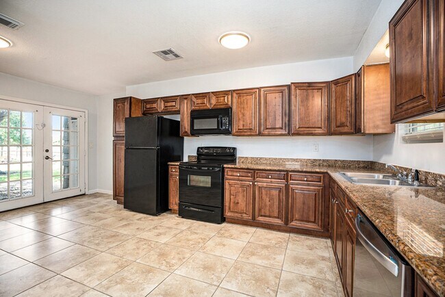 Building Photo - 6709 Fairway Dr