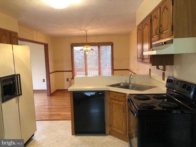Building Photo - 114 Meadowbrooke Pl