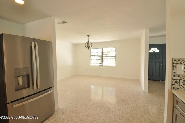 Building Photo - 501 N Palm Ave