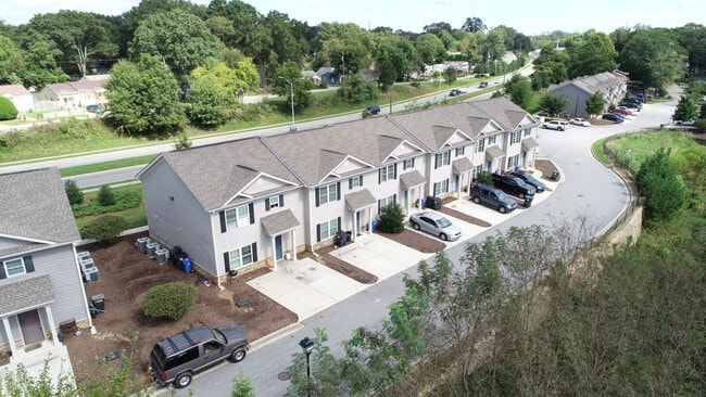 Building Photo - Swann Villas